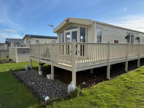 Holiday Cabin sleeps 5 Pets Edinburgh Festival in Данбар
