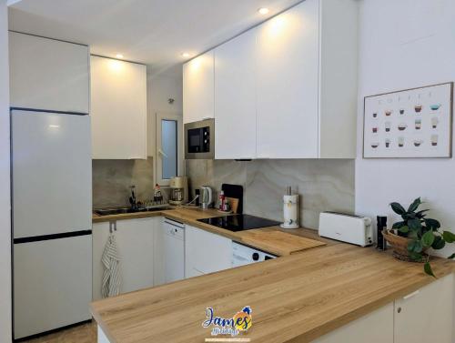 Sunny 2-Bed Pool View Apartment Cabo Roig CR110 - image 3