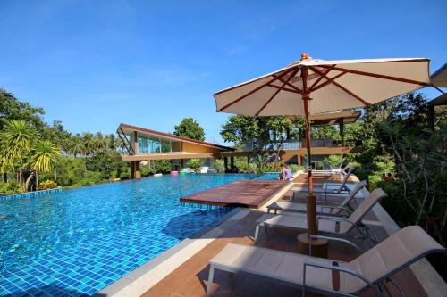 Swimming pool, Phutara Lanta Resort in Baan Klong Khong