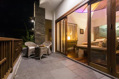 room detail thumbnail 1