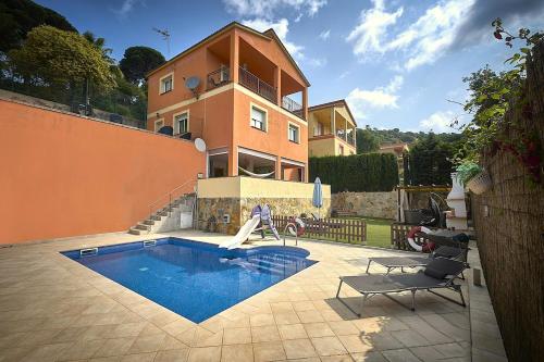 Cozy house with pool gîte à louer Caulés