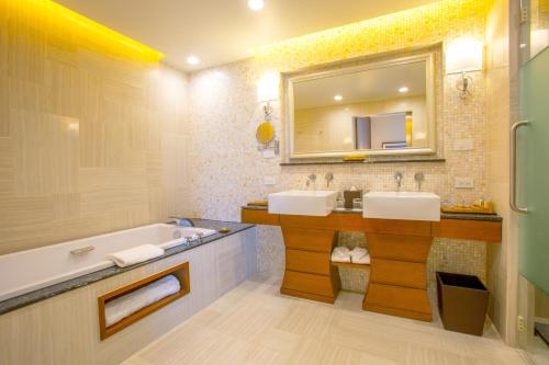 room detail thumbnail 2