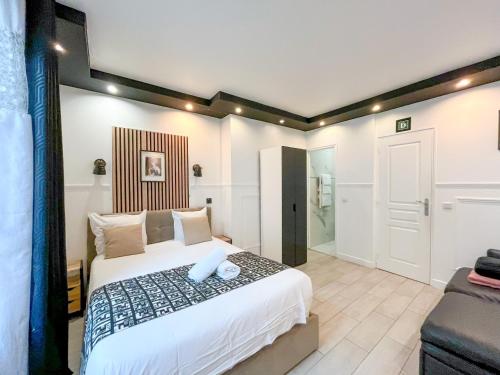 UrbanFlat 55 - Marylin Monroe Flat in Parisian Historic Passage - image 2