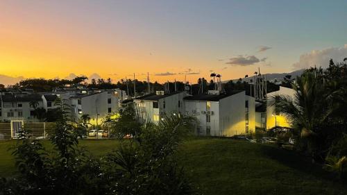 Сад, L'Aparté des hibiscus (L'Aparte des hibiscus) in Ле Труа-Иле