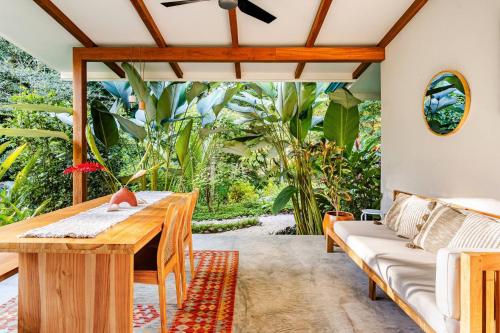 Dārzs, Pelada Jungle Nest 5-Min Walk to Beach & River in San Juanillo