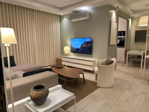 24h security family friendly remodeled cozy space - main image