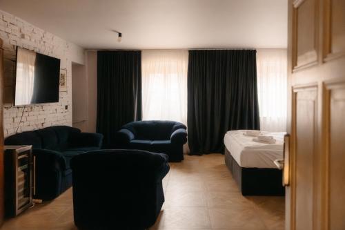 2 twin beds, 1 sofa bed