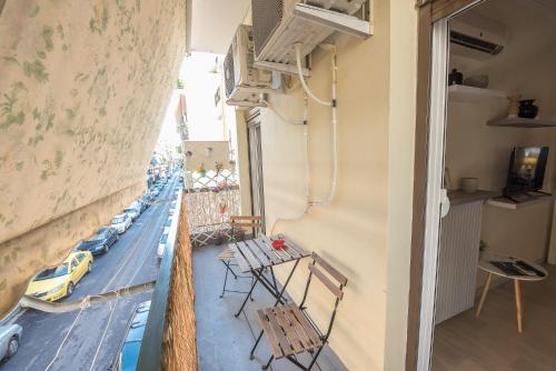 Stylish 1BR Retreat in Central Athens - image 10