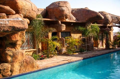 . Ndou The Rocks Lodge
