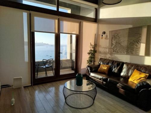 HOM I Vista al Mar I Valparaiso I Estacionamiento