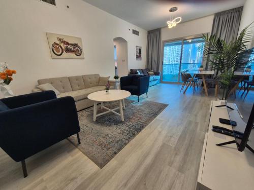 Spacious Apartment Marina View near ดูไบมารีนา