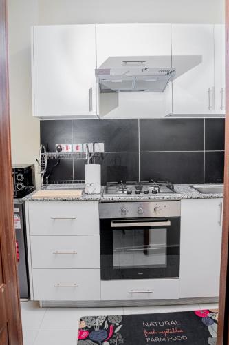 Serene studio BNB near Jomo Kenyatta International Airport and SGR station in Nairobi