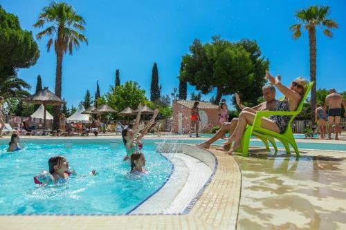Facilities, ZEcamping 4 familial - Bulle de verdure - Parc Aqua - MH Climatise in Bessan
