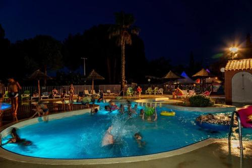 Facilities, ZEcamping 4 familial - Bulle de verdure - Parc Aqua - MH Climatise in Bessan
