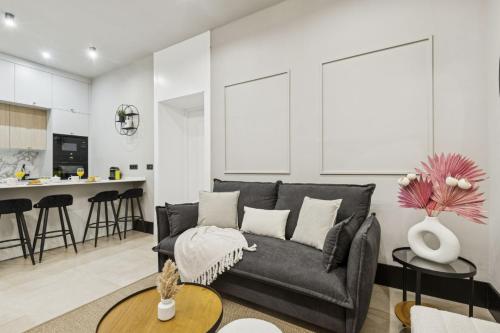 Elegant 2BR Apartment in Conde Duque - image 2