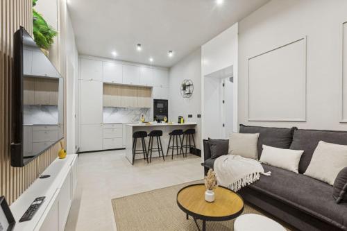 Elegant 2BR Apartment in Conde Duque - image 5