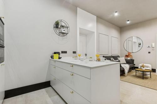 Elegant 2BR Apartment in Conde Duque - main image
