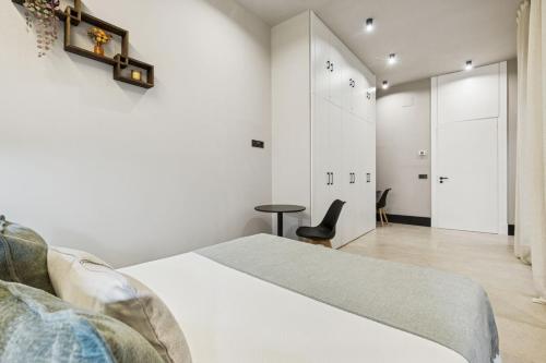 Elegant 2BR Apartment in Conde Duque - image 3