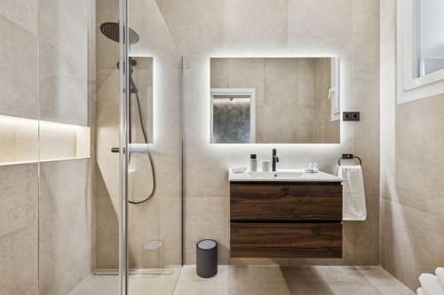 Elegant 2BR Apartment in Conde Duque - image 7