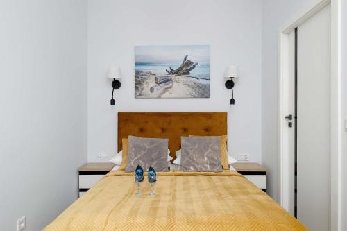 Ku Morzu Nadmorski Apartament w Pobliżu Plaży z Basenem i Parkingiem by Noclegi Renters - image 5