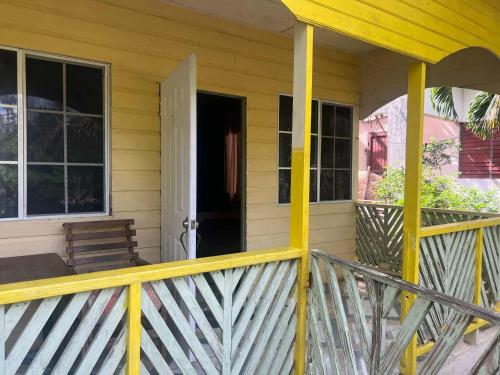 T&T - Tatty and Tony Guesthouse in Negril