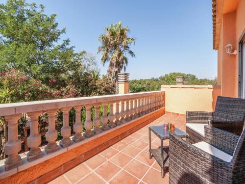 Erkély/terasz, Relaxing Villa Steps from Beach in Szent Pere Pescador