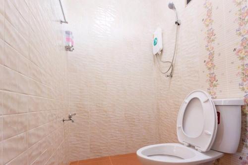 Bathroom, Benya Hotel in Nai Wiang