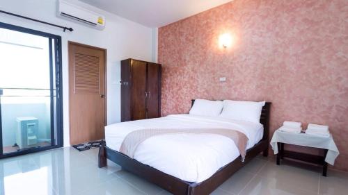 Benya Hotel in Nai Wiang