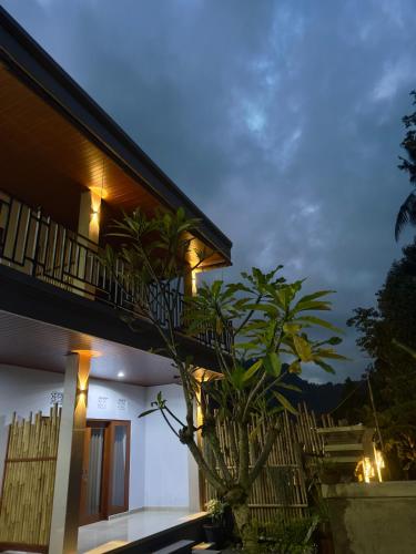D'Kusuma House Sidemen in Sidemen