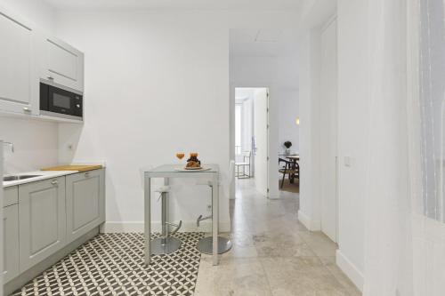 Central Madrid 2BR2BA Comfort Convenience - image 5