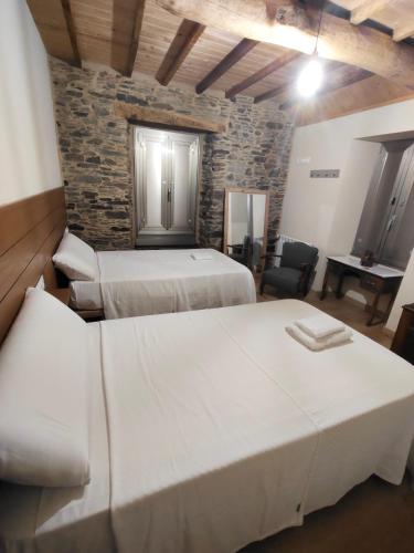 3 twin beds