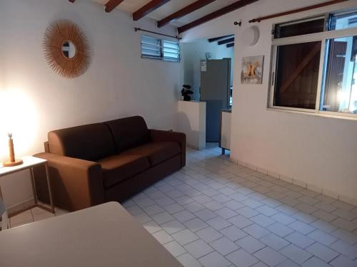 Appartement charmant à Le Gosier de 70 m² avec terrasse et jardin - image 4