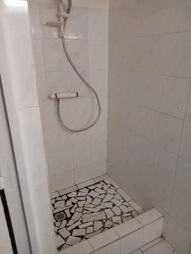 Appartement charmant à Le Gosier de 70 m² avec terrasse et jardin - image 3