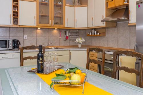  Apartment Ivo, Ferienwohnung in Podstrana