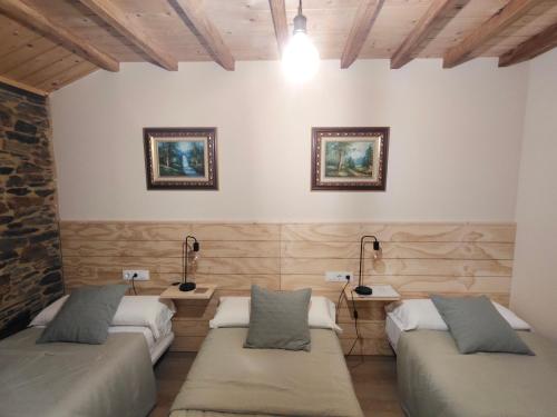 2 twin beds