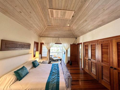 Stunning Seaview 1 Bedroom Villa Escape - Nonsuch Bay resort in Freetown