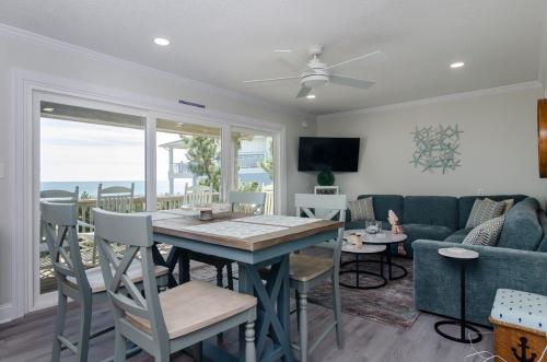 MacDonald #3 South by Bryant Real Estate in 賴茨維爾海灘