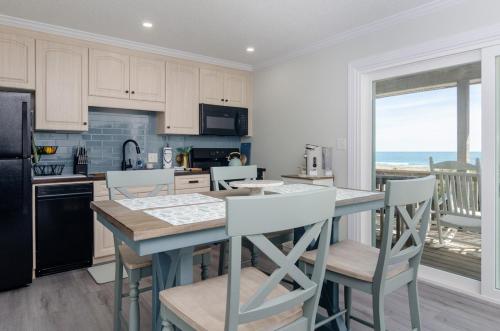 MacDonald #3 South by Bryant Real Estate in 賴茨維爾海灘