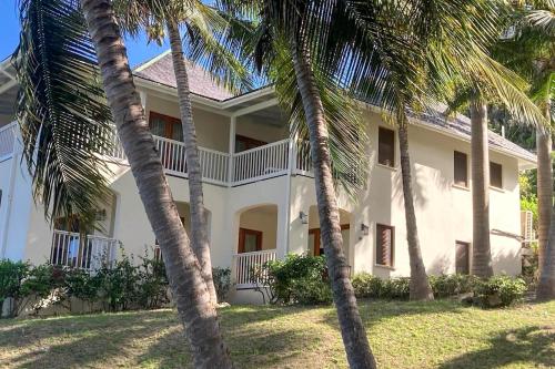 Stunning Seaview 1 Bedroom Villa Escape - Nonsuch Bay resort in Freetown