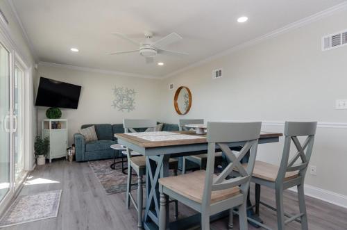 MacDonald #3 South by Bryant Real Estate in 賴茨維爾海灘