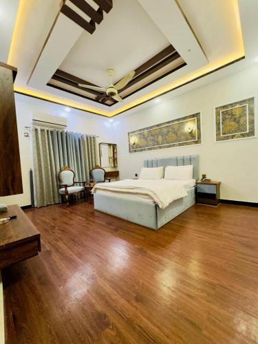 Hotel Crescent - Expo Center