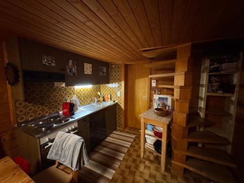 virtuve, Chalet in Niederwald in Nīdervalde
