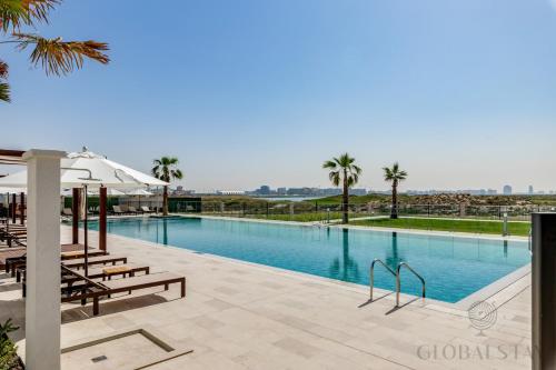Swimming pool, GlobalStay Modern Studio Apartment near Yas Island Waterworld Abu Dhabi in Yas Island
