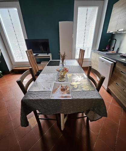 Koplietošanas atpūtas telpa ar TV, Maison dans village Tibétain - arrière pays nicois (Maison dans village Tibetain - arriere pays nicois) in Touet-sur-Var