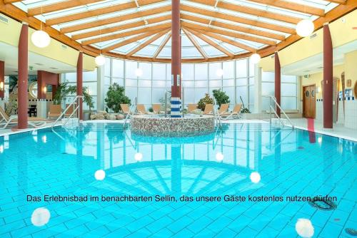 Dünenhaus in Toplage, 4 Fußminuten zum Südstrand mit Blick über Hügellandschaft zur Ostsee, Schwimmbadnutzung inklusive in Göhren, Deutschland