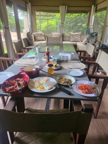 餐饮, Mongwe Safari Camp in 卡里巴