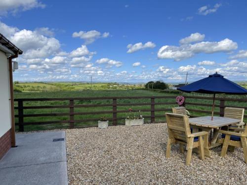 Viesnīcas āriene, Sunny Bank - Bungalow in Carmarthenshire with hot tub and extra accessibility, A firm family favouri in Llangynog (Carmarthenshire)