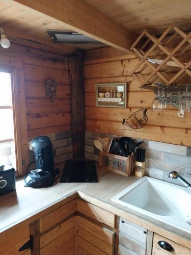 Adorable chalet au coeur de l'Ardèche (Adorable chalet au coeur de l'Ardeche) in Saint-Sauveur-de-Montagut