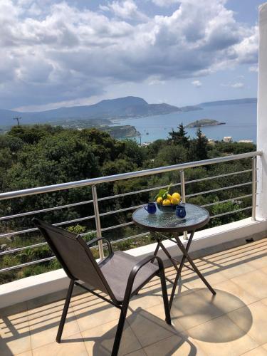 Lovely family villa with stunning sea views in Anogeia