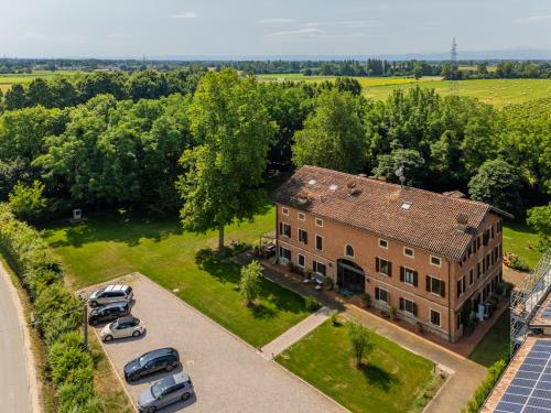 Exterior view of Da Maxim